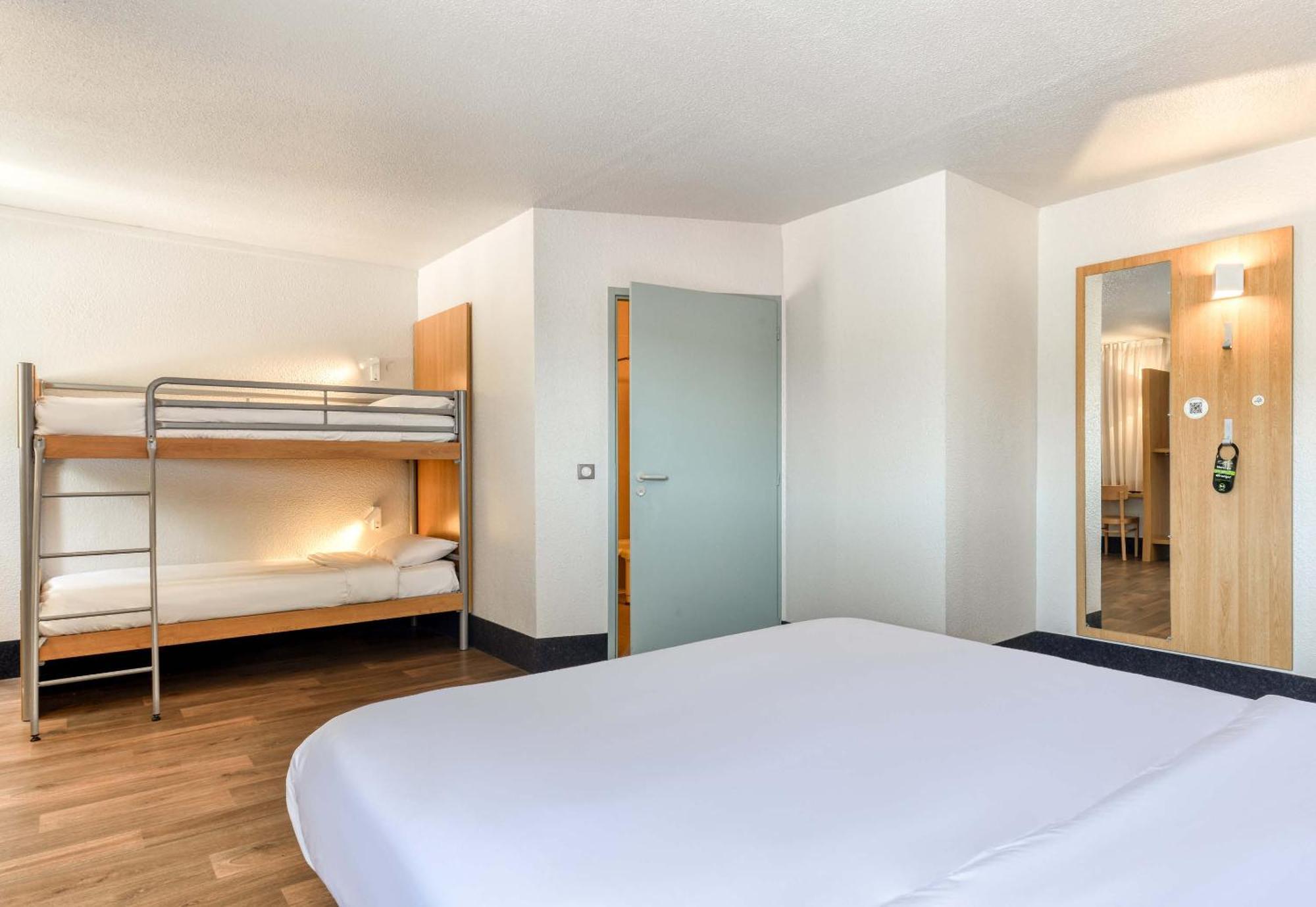 Hotel 2